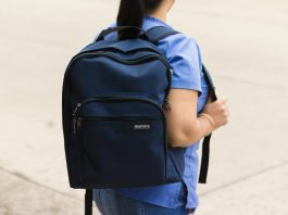 strój opiekunki w żłobku jak się ubrać do pracy