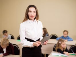 ile zarabia dyrektor przedszkola