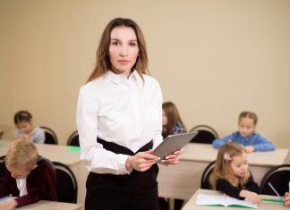 ile zarabia dyrektor przedszkola