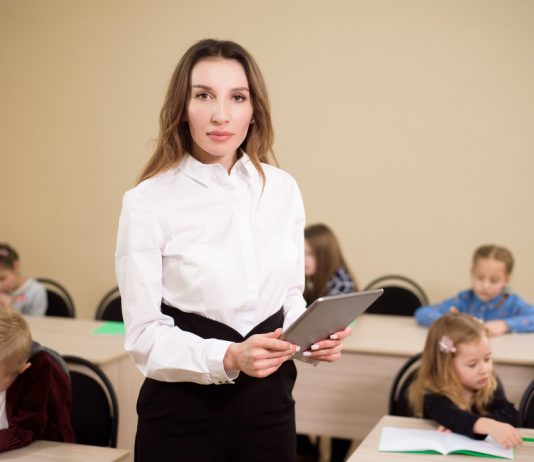 ile zarabia dyrektor przedszkola