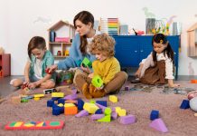 zabawy dywanowe w żłobku