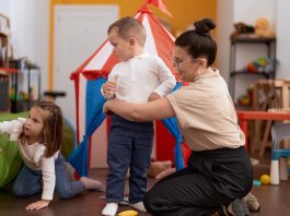 Pomoc nauczyciela w przedszkolu – jakie wykształcenie jest potrzebne i jak się przygotować do pracy