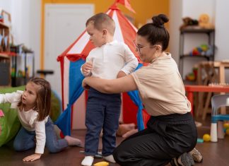 Pomoc nauczyciela w przedszkolu – jakie wykształcenie jest potrzebne i jak się przygotować do pracy